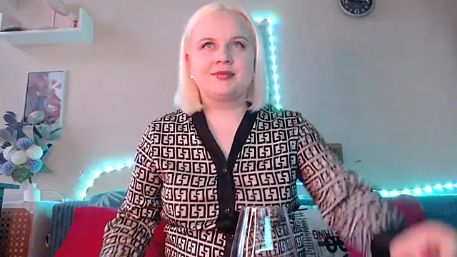 Karolina love  online show from January 25, 12:05 pm