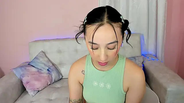 tinysara online show from February 6, 10:43 pm