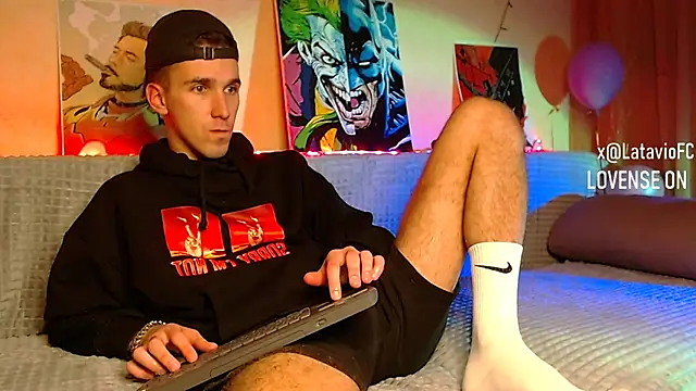 Snapshot of Midnighter_ chatting on January 14, 5:40 am Midnighter online show from January 14, 5:40 am