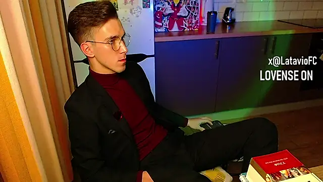 Snapshot of Midnighter_ chatting on September 22, 3:19 am Midnighter online show from September 22, 3:19 am