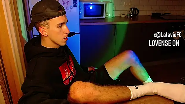 Snapshot of Midnighter_ chatting on September 25, 12:14 am Midnighter online show from September 25, 12:14 am