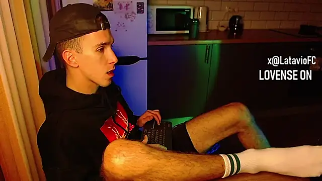 Snapshot of Midnighter_ chatting on September 28, 3:23 am Midnighter online show from September 28, 3:23 am