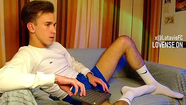 Snapshot of Midnighter_ chatting on November 4, 12:10 am Midnighter online show from November 4, 12:10 am