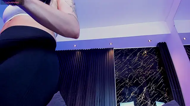 charlottewhitte online show from September 16, 11:11 am