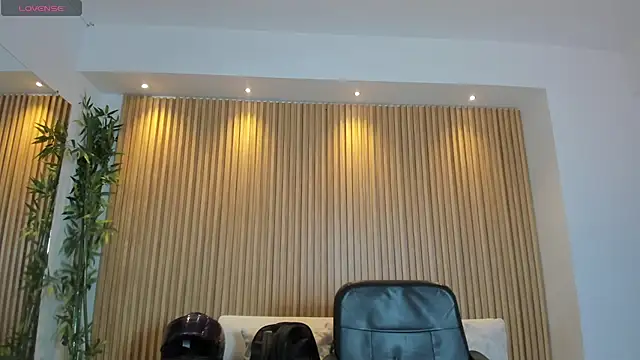 charlottewhitte online show from October 24, 11:39 am