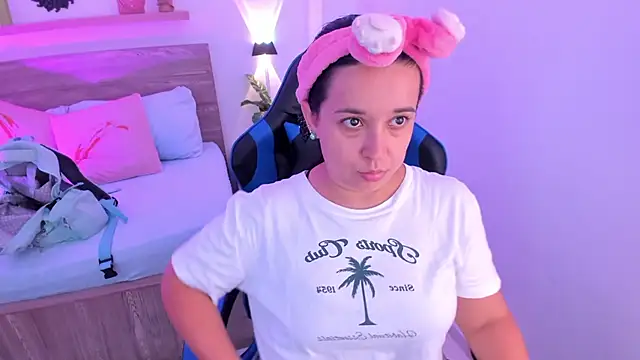 izaro22 online show from September 30, 1:05 pm