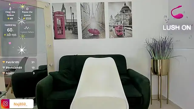 Snapshot of HOTBLACKANDWHITE2 chatting on December 11, 10:06 pm HOTBLACKANDWHITE2 online show from December 11, 10:06 pm