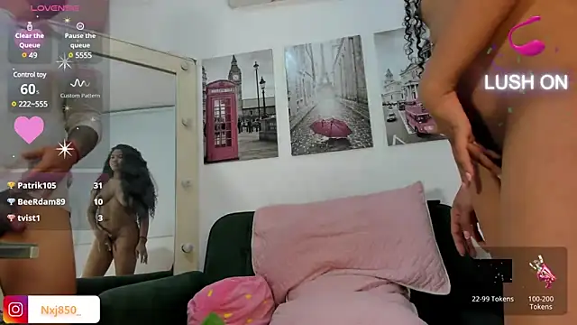 Snapshot of HOTBLACKANDWHITE2 chatting on December 12, 1:10 am HOTBLACKANDWHITE2 online show from December 12, 1:10 am