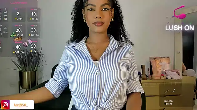 Snapshot of HOTBLACKANDWHITE2 chatting on February 2, 1:02 am HOTBLACKANDWHITE2 online show from February 2, 1:02 am