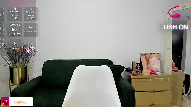 Snapshot of HOTBLACKANDWHITE2 chatting on February 5, 8:46 pm HOTBLACKANDWHITE2 online show from February 5, 8:46 pm