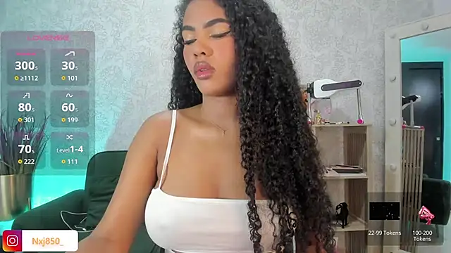 Snapshot of HOTBLACKANDWHITE2 chatting on November 3, 2:57 am HOTBLACKANDWHITE2 online show from November 3, 2:57 am