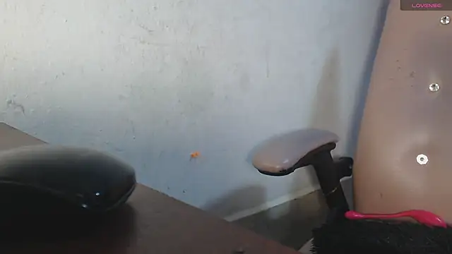 Snapshot of toxxxic_cams chatting on November 10, 4:55 am toxxxic cams online show from November 10, 4:55 am