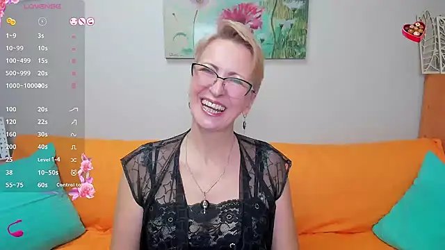 Snapshot of iamyourdream89 chatting on February 2, 8:19 pm iamyourdream89 online show from February 2, 8:19 pm