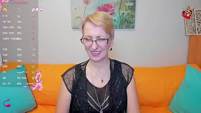 Snapshot of iamyourdream89 chatting on February 3, 4:52 pm iamyourdream89 online show from February 3, 4:52 pm