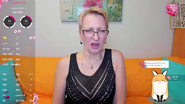 Snapshot of iamyourdream89 chatting on February 3, 7:52 pm iamyourdream89 online show from February 3, 7:52 pm