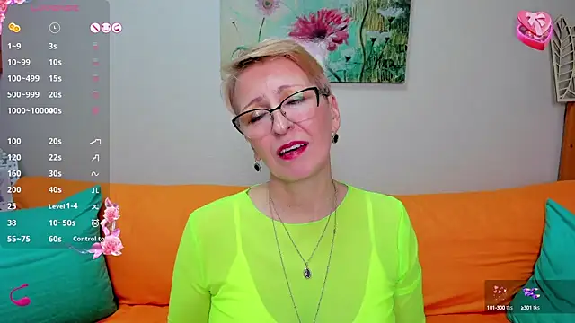 Snapshot of iamyourdream89 chatting on February 5, 7:10 pm iamyourdream89 online show from February 5, 7:10 pm