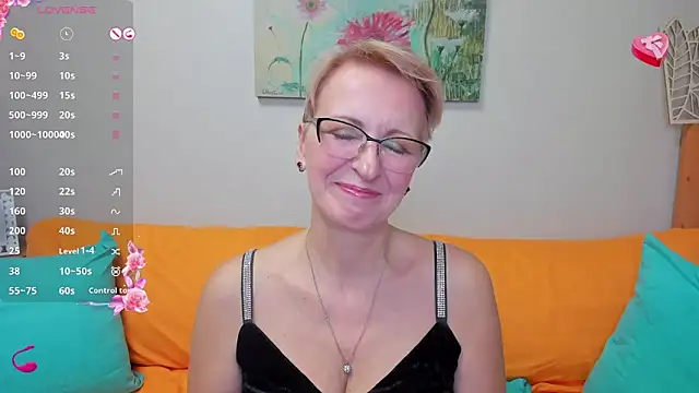 Snapshot of iamyourdream89 chatting on February 7, 2:04 pm iamyourdream89 online show from February 7, 2:04 pm