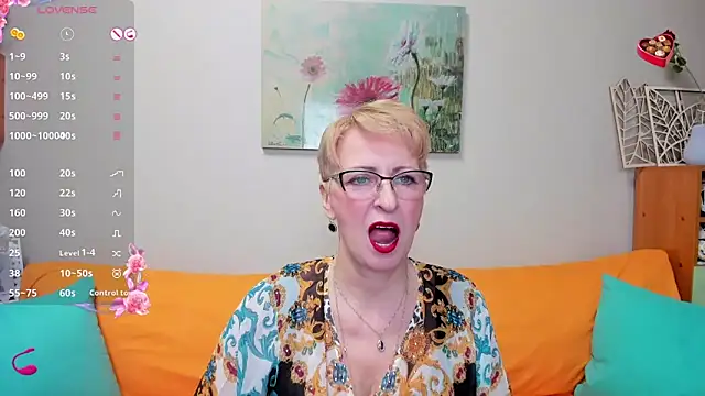 Snapshot of iamyourdream89 chatting on February 18, 4:48 pm iamyourdream89 online show from February 18, 4:48 pm