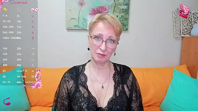 Snapshot of iamyourdream89 chatting on February 28, 1:36 pm iamyourdream89 online show from February 28, 1:36 pm