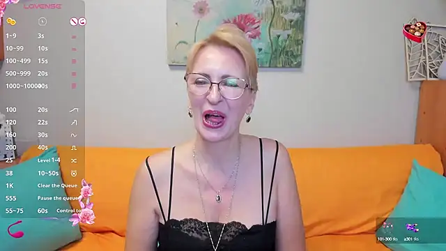 Snapshot of iamyourdream89 chatting on March 12, 12:10 am iamyourdream89 online show from March 12, 12:10 am