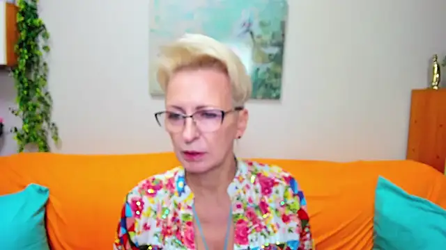 Snapshot of iamyourdream89 chatting on October 12, 1:10 pm iamyourdream89 online show from October 12, 1:10 pm