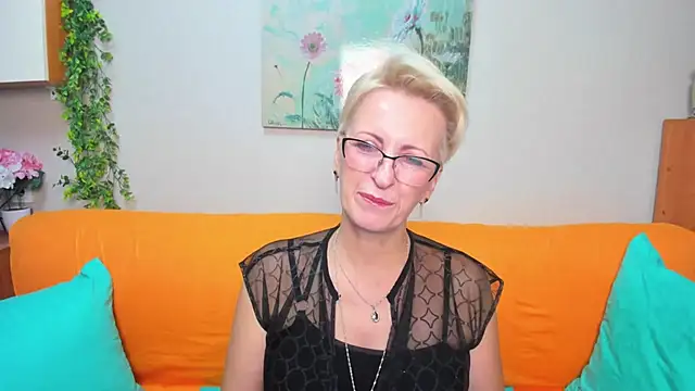 Snapshot of iamyourdream89 chatting on October 15, 1:55 pm iamyourdream89 online show from October 15, 1:55 pm