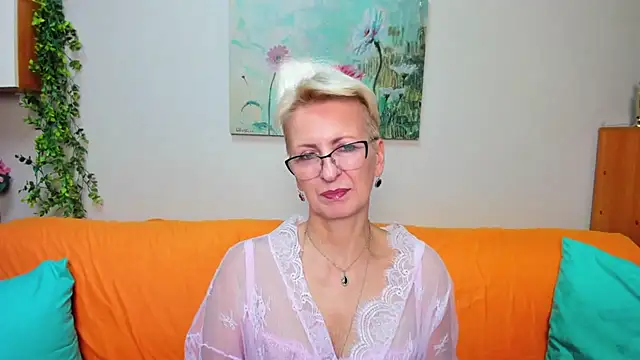 Snapshot of iamyourdream89 chatting on November 19, 1:22 pm iamyourdream89 online show from November 19, 1:22 pm