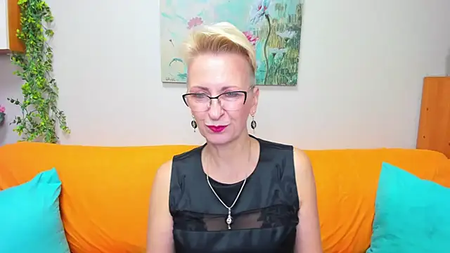 Snapshot of iamyourdream89 chatting on November 28, 1:25 pm iamyourdream89 online show from November 28, 1:25 pm