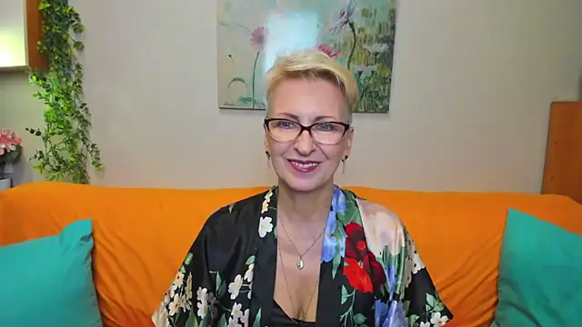 Snapshot of iamyourdream89 chatting on December 1, 2:22 pm iamyourdream89 online show from December 1, 2:22 pm