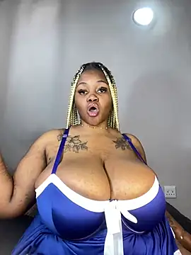 Snapshot of Yung-Missy chatting on December 16, 8:31 am Yung-Missy online show from December 16, 8:31 am