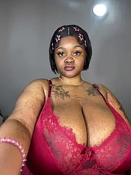 Snapshot of Yung-Missy chatting on January 17, 5:53 am Yung-Missy online show from January 17, 5:53 am