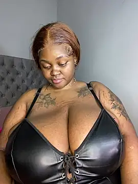 Snapshot of Yung-Missy chatting on February 22, 9:37 pm Yung-Missy online show from February 22, 9:37 pm