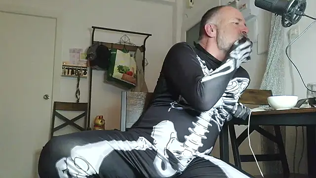 DaddybearVLC online show from October 31, 9:05 pm