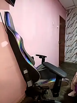 Snapshot of kanyat_ chatting on November 30, 2:32 pm kanyat online show from November 30, 2:32 pm