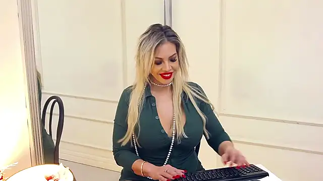 Snapshot of SashaAllford chatting on December 29, 3:44 am SashaAllford online show from December 29, 3:44 am