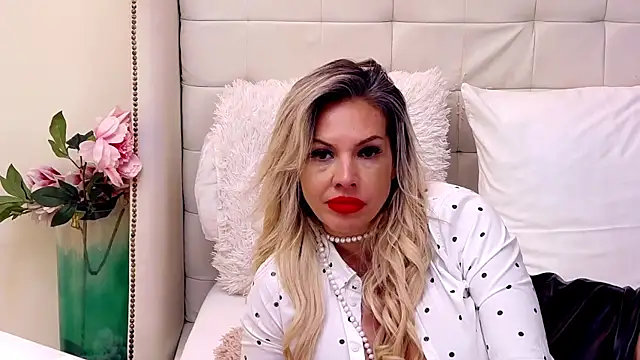 Snapshot of SashaAllford chatting on January 15, 11:00 am SashaAllford online show from January 15, 11:00 am