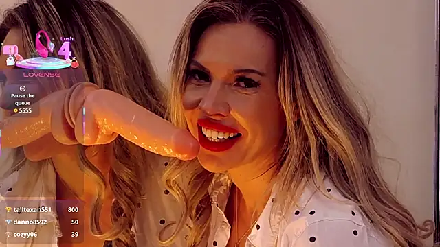 Snapshot of SashaAllford chatting on March 5, 9:49 am SashaAllford online show from March 5, 9:49 am