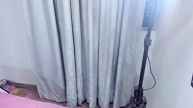 xhinata hyugax online show from October 3, 11:46 pm