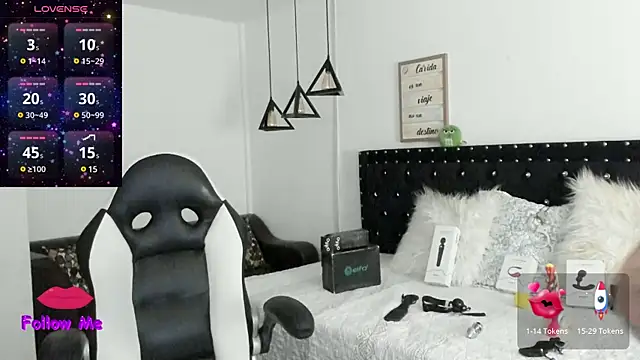 Snapshot of natasha_logan_ chatting on January 19, 4:22 am natasha logan online show from January 19, 4:22 am