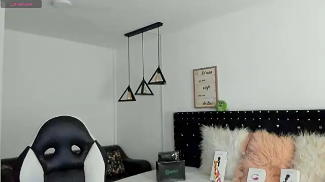 Snapshot of natasha_logan_ chatting on March 2, 4:07 am natasha logan online show from March 2, 4:07 am