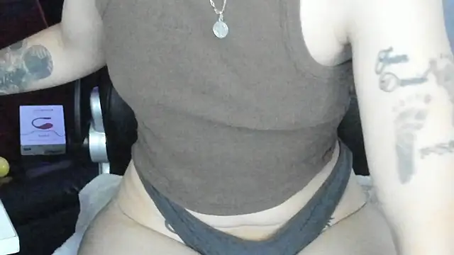 Snapshot of natasha_logan_ chatting on November 8, 4:01 am natasha logan online show from November 8, 4:01 am