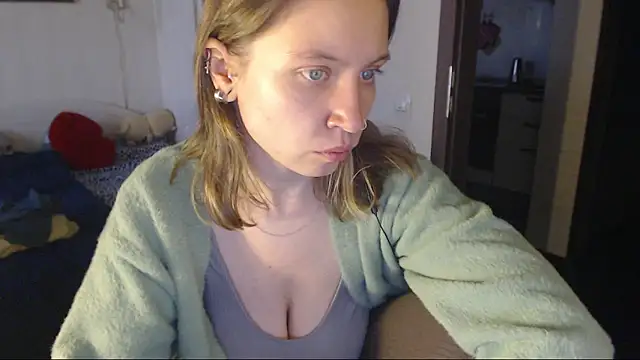 Snapshot of amanda_kiss_kiss chatting on December 12, 1:17 pm amanda kiss kiss online show from December 12, 1:17 pm