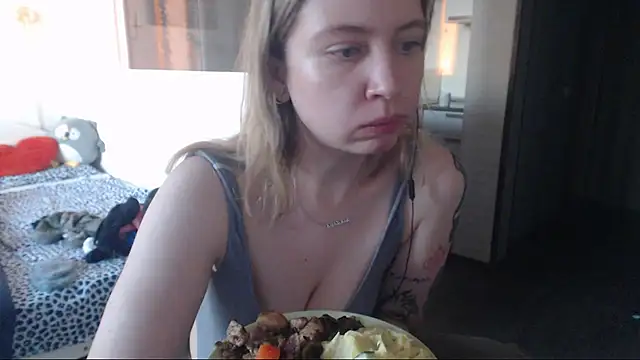 Snapshot of amanda_kiss_kiss chatting on February 7, 2:15 pm amanda kiss kiss online show from February 7, 2:15 pm