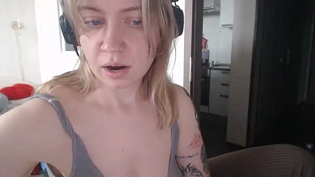 Snapshot of amanda_kiss_kiss chatting on March 2, 12:43 pm amanda kiss kiss online show from March 2, 12:43 pm