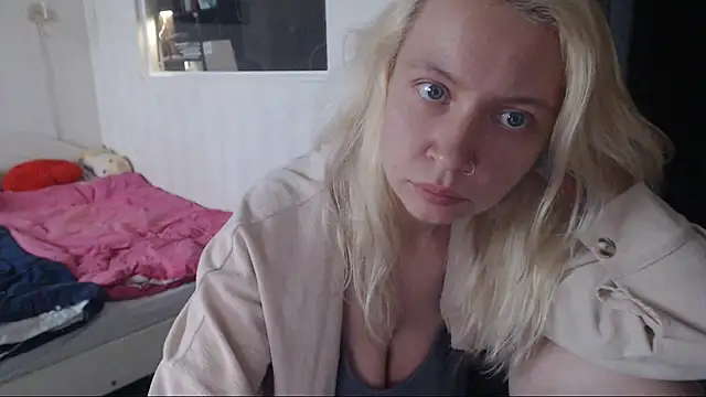 Snapshot of amanda_kiss_kiss chatting on October 27, 12:42 pm amanda kiss kiss online show from October 27, 12:42 pm