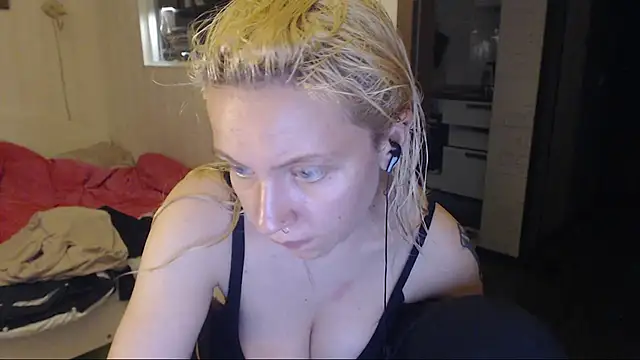 Snapshot of amanda_kiss_kiss chatting on November 7, 2:06 pm amanda kiss kiss online show from November 7, 2:06 pm