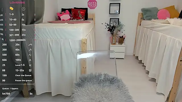 18perfecttits online show from December 14, 12:23 pm