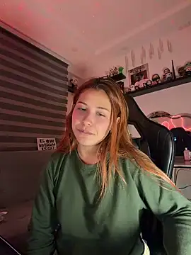 Snapshot of crystal_bunny7 chatting on October 31, 1:50 am crystal bunny7 online show from October 31, 1:50 am