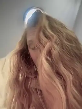 GoldenFlameGoddess online show from February 28, 7:56 pm