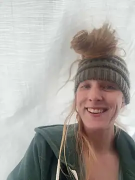 GoldenFlameGoddess online show from March 23, 12:15 am